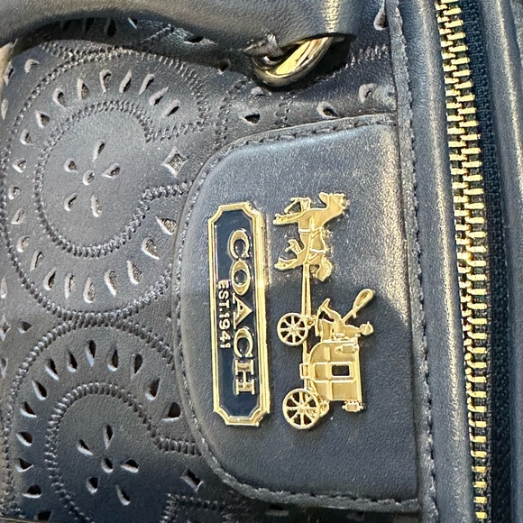 Coach - Picture 5 of 12